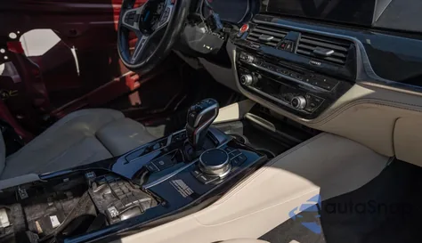 2018 BMW M5 z USA, uszkodzony, nr VIN WBSJF0C55JB283553